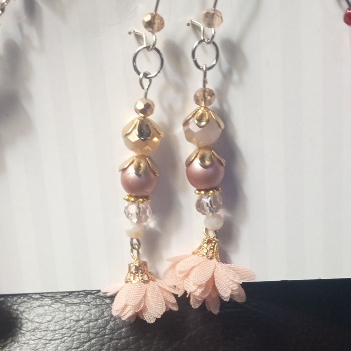 Elegant Gold And Pink Dangle Earrings 10$